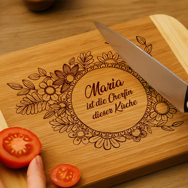 Geschenk-Bambus-Schneidebrett mit Gravur – Motiv Blumen