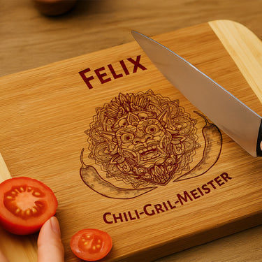 Geschenk-Bambus-Schneidebrett mit Gravur – Motiv Meister des Chili-Grills