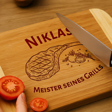 Geschenk-Bambus-Schneidebrett mit Gravur – Motiv Meister des Grills